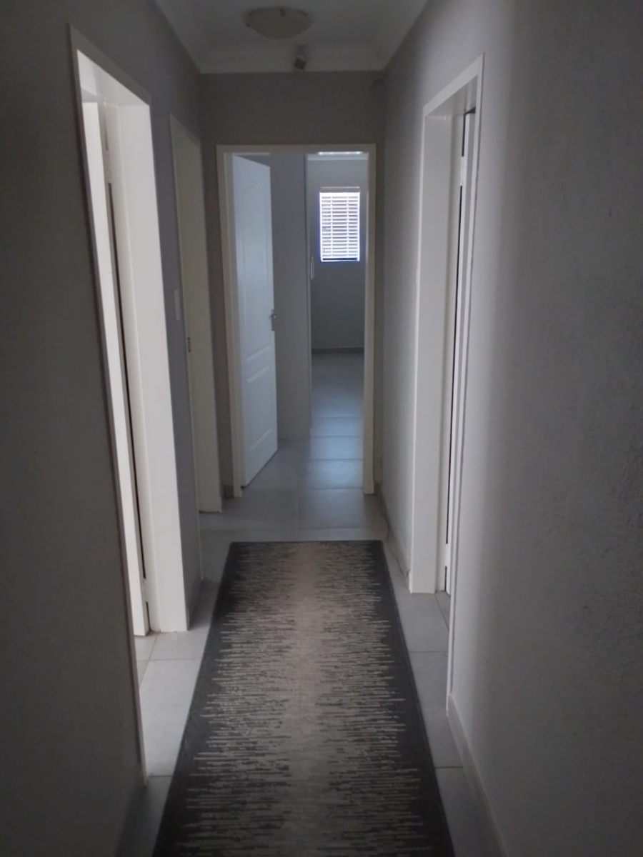 To Let 3 Bedroom Property for Rent in Azalea Park North West